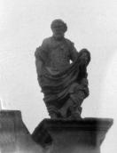 1988 р. 14 червня. Фото М.І.Жарких. Негатека, № 392-39. Апостол (?). Права скульптура третього…