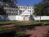 Від брами Заборовського зберігся лише…